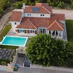 Villa Whitestone