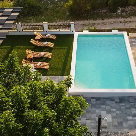 Villa Whitestone *
