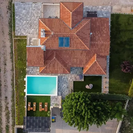 Whitestone * Σίμπενικ